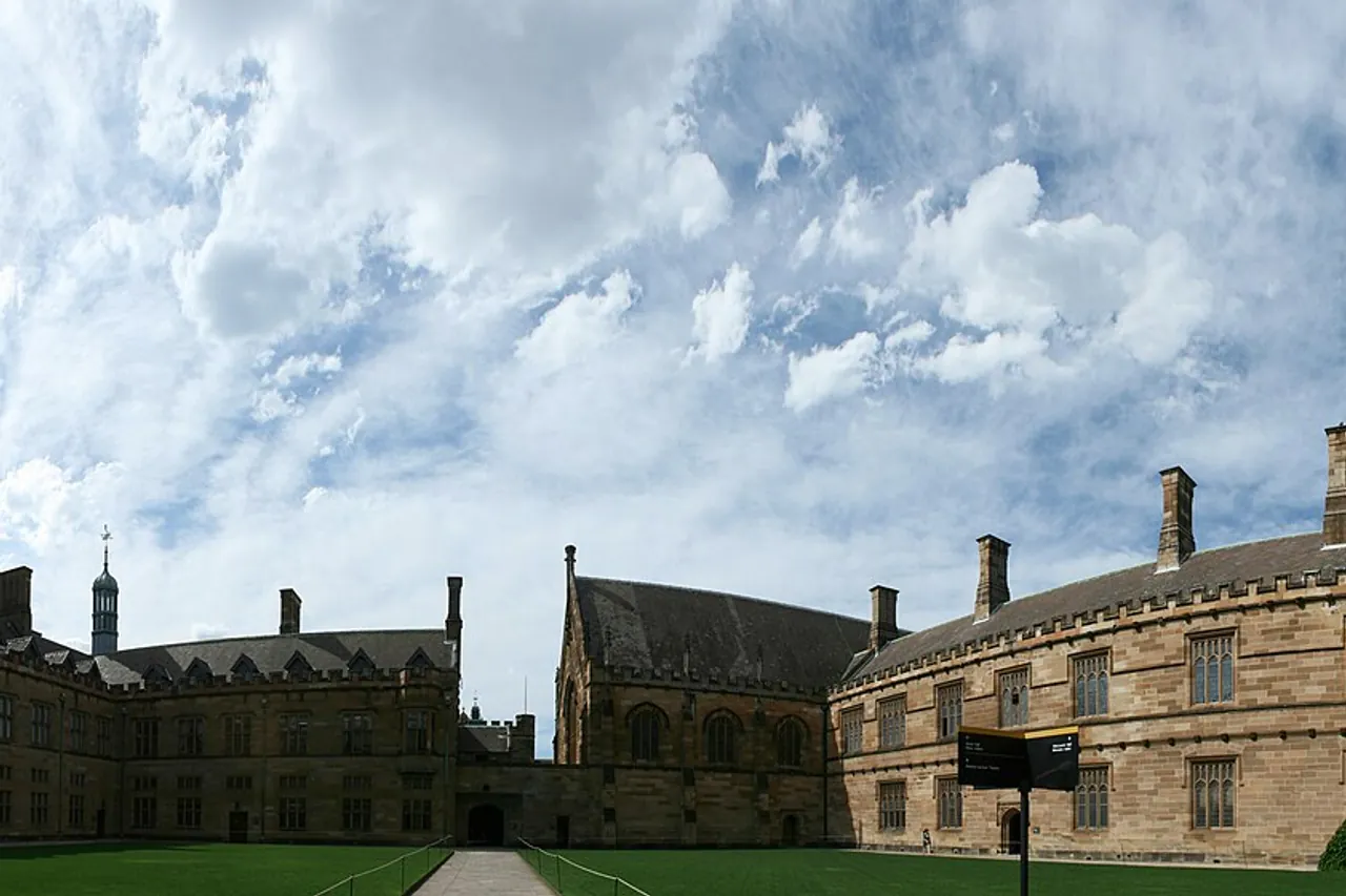 悉尼大学校园庭院